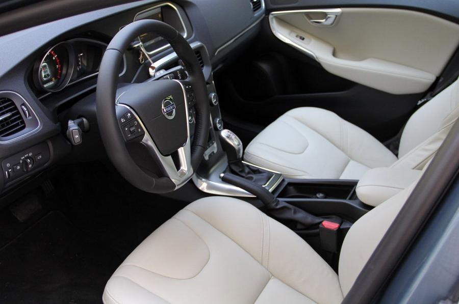  Volvo V40 2012 года  (фото 160 из 183)